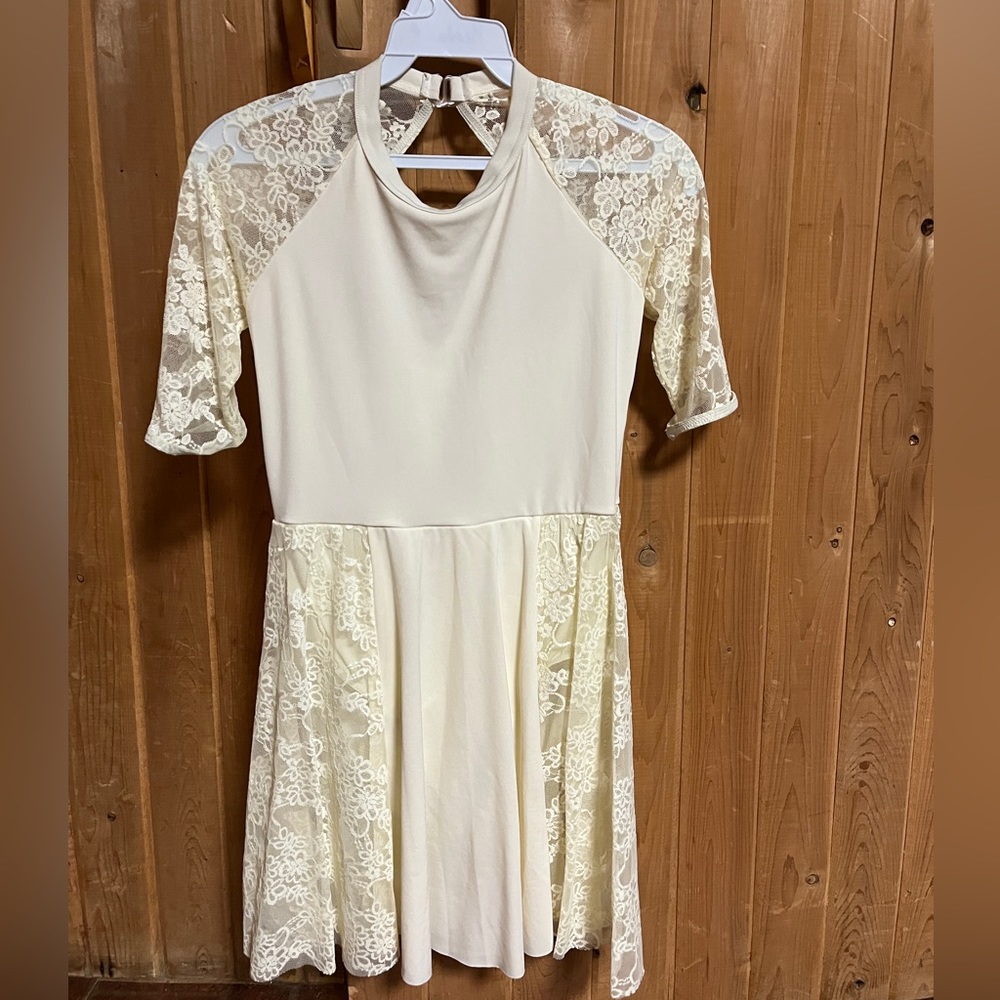 Dance costume ivory with lace size large child